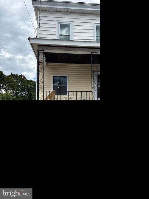 133 N Locust St, MOUNT CARMEL, PA, 17851-1713 | Card Image