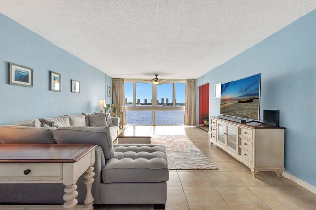 APT-503 - 301 Lake Shore Dr, Condo with 2 bedrooms, 2 bathrooms and null parking in Lake Park FL | Image 10
