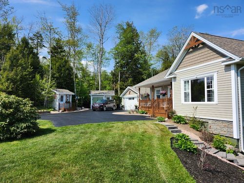 377 Laurel Ridge Dr, Beaver Bank, NS, B4G1H7 | Card Image