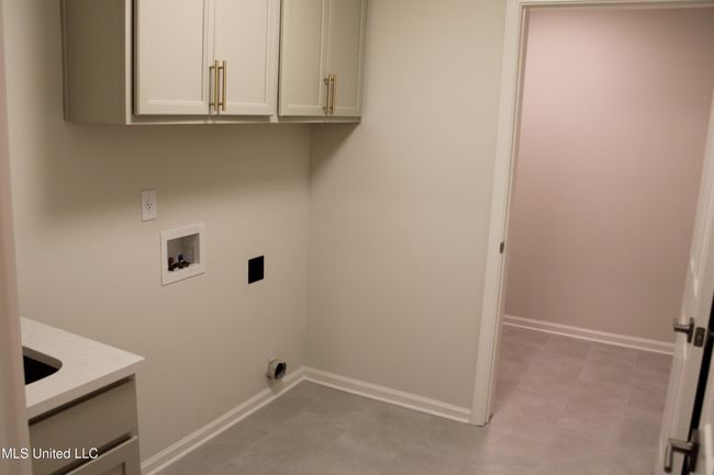 Laundry and Bonus Room | Image 16