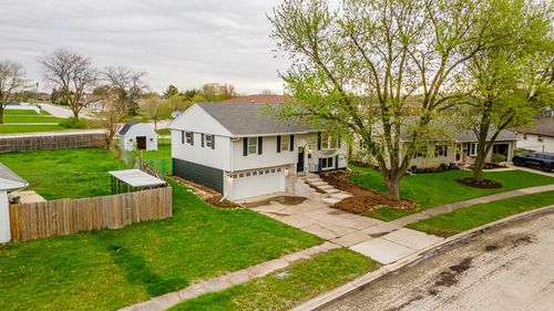 105 Meadows Ct, Bourbonnais, IL, 60914-1120 | Card Image