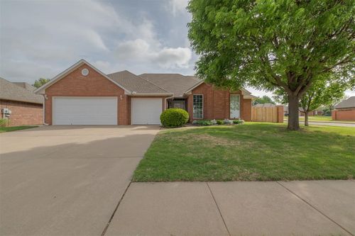 2801 Sterling Dr, Edmond, OK, 73012-3611 | Card Image