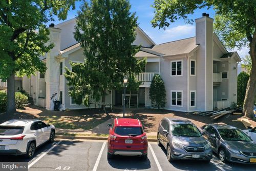 103-6011 Rosebud Ln, CENTREVILLE, VA, 20121-5182 | Card Image