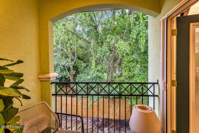 Balcony | Image 30