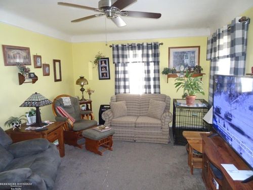 22070 Donald Ave, Eastpointe, MI, 48021-2437 | Card Image