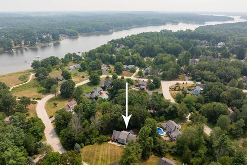19 Isaac Lucas Cir, Dover, NH, 03820-4914 | Card Image
