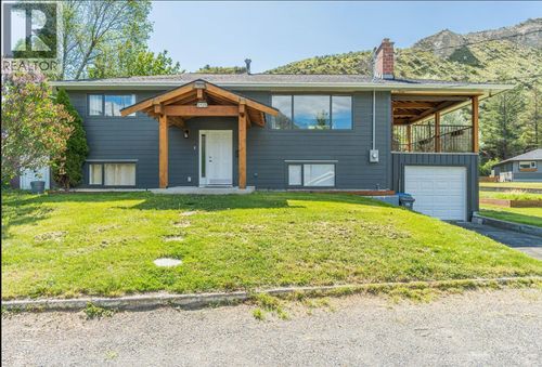 2125 Crescent Dr, Kamloops, BC, V2C4J5 | Card Image