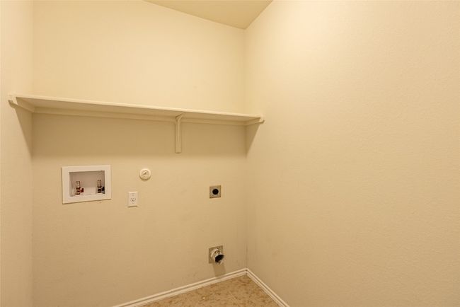 Laundry area featuring hookup for an electric dryer, hookup for a washing machine, and hookup for a gas dryer | Image 19