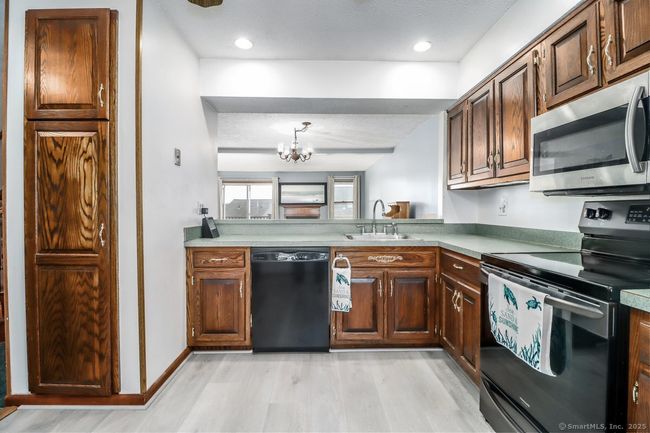 UNIT-18-3 - 55 Mill Plain Rd, Condo with 2 bedrooms, 2 bathrooms and 1 parking in Danbury CT | Image 6