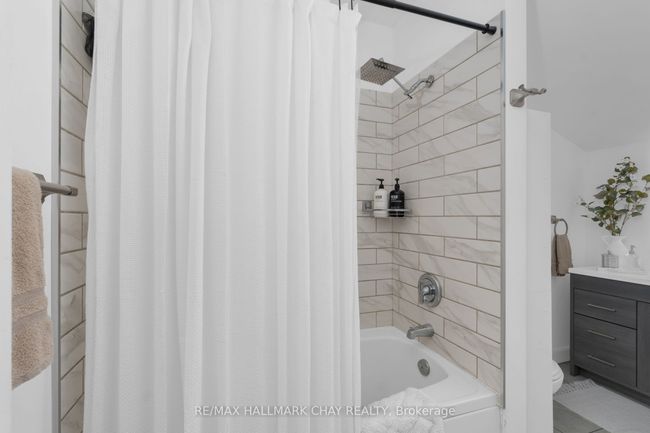 7 Napier St, House other with 3 bedrooms, 1 bathrooms and 7 parking in Barrie ON | Image 15