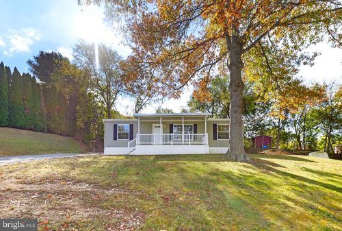 105 Fawn Circle Dr, Windsor, PA, 17366-8301 | Card Image