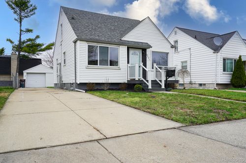 8221 Coolidge, Center Line, MI, 48015-1749 | Card Image