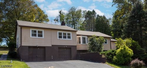 364 Creek Rd, Frenchtown, NJ, 08825-4117 | Card Image
