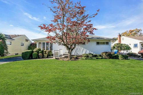 456 Glenwood Ln, East Meadow, NY, 11554-3721 | Card Image