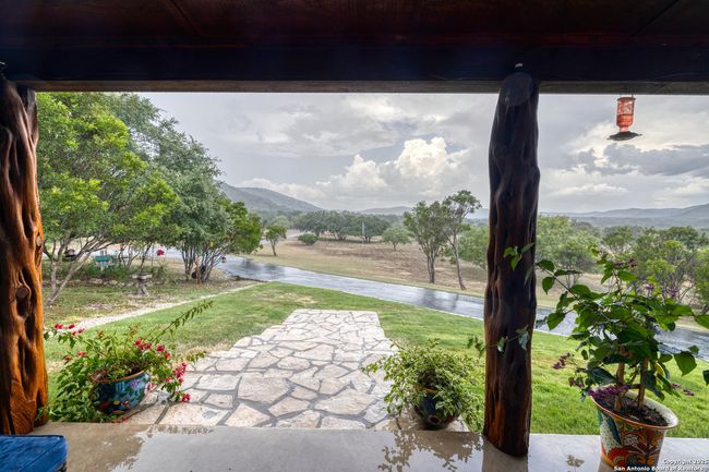 457 N Tomahawk Way, House other with 4 bedrooms, 3 bathrooms and null parking in Concan TX | Image 6