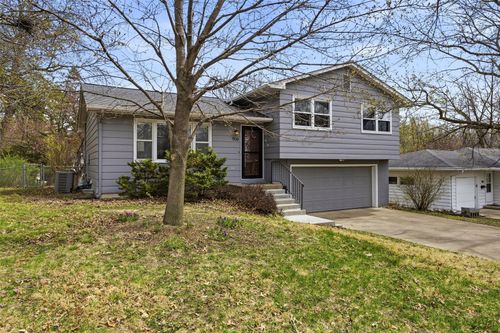 906 Talwrn Ct, Iowa City, IA, 52246-4823 | Card Image