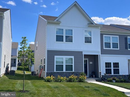 858 Cotrel Ln, COATESVILLE, PA, 19320-6604 | Card Image