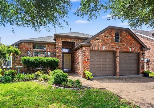 2759 Waterway Dr, Grand Prairie, TX, 75054-7252 | Card Image