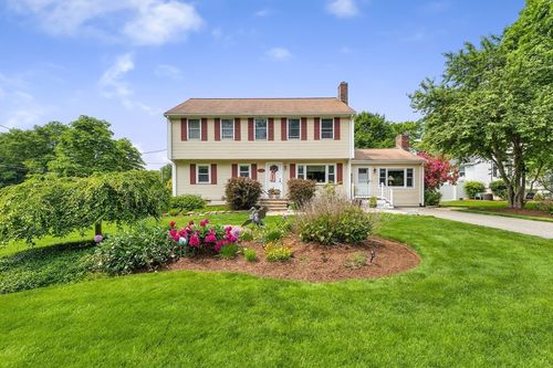 37 Maple St, Medway, MA, 02053-2124 | Card Image