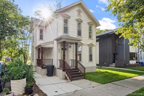 2215 Wabash St, Detroit, MI, 48216-1516 | Card Image