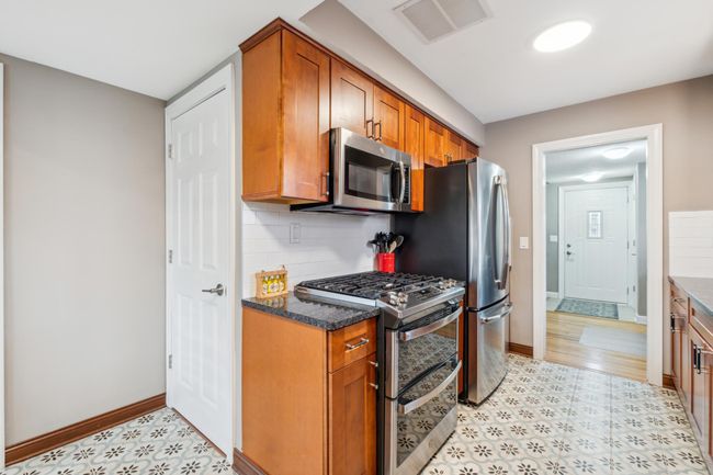 Stainless steel appliances- including double oven | Image 5