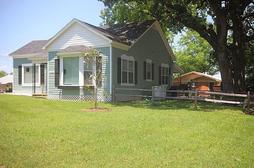108 W Grove St, Pilot Point, TX, 76258-4249 | Card Image