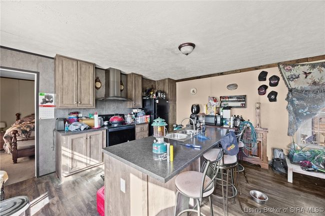 9409 S Horners Chapel Rd, Home with 3 bedrooms, 2 bathrooms and null parking in Pekin IN | Image 4