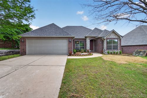 4526 E 141st Pl S, Bixby, OK, 74008-3777 | Card Image