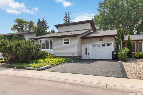 347 Delaronde Rd, Saskatoon, SK, S7J3Y5 | Card Image
