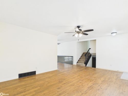 9 Pine Ct, Montrose, IA, 52639-9705 | Card Image