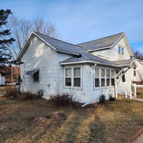 103 S 11th St, Black River Falls, WI, 54615-1556 | Card Image