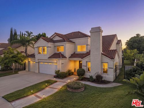 9633 Lilly Ct, Northridge, CA, 91325-1700 | Card Image