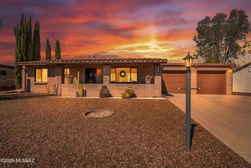 111 E La Espina, Green Valley, AZ, 85614-2108 | Card Image