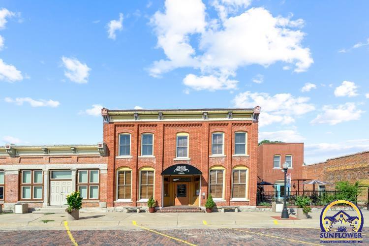215 Broadway St, Cottonwood Falls, KS 66845