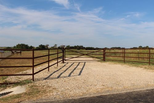 700 County Road 330, Granger, TX, 76530-5360 | Card Image