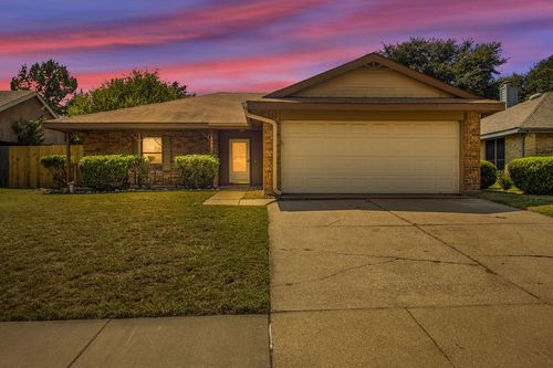 400 Kalmia Dr, Arlington, TX, 76018-1669 | Card Image