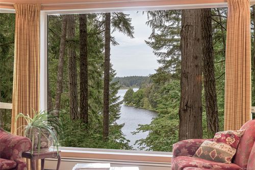 3293 Mcguire Way, Ladysmith, BC, V9G1C4 | Card Image