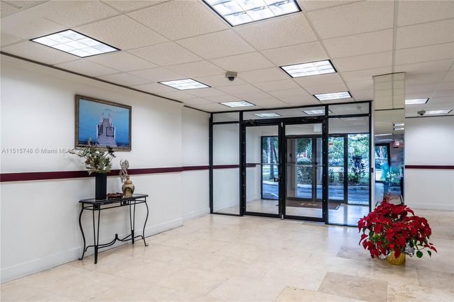 APT-914 - 4174 Inverrary Dr, Condo with 2 bedrooms, 2 bathrooms and null parking in Lauderhill FL | Image 37