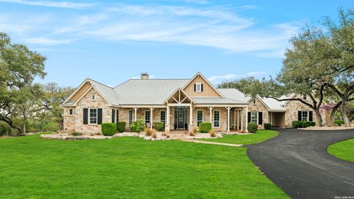 111 Greystone Cir, Boerne, TX, 78006-4230 | Card Image