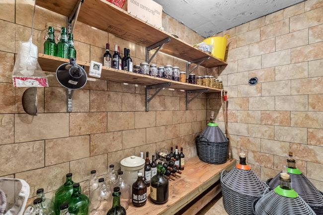 Detailed view of decorative backsplash | Image 24