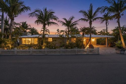 834 Jungle Queen Way, LONGBOAT KEY, FL, 34228-1834 | Card Image