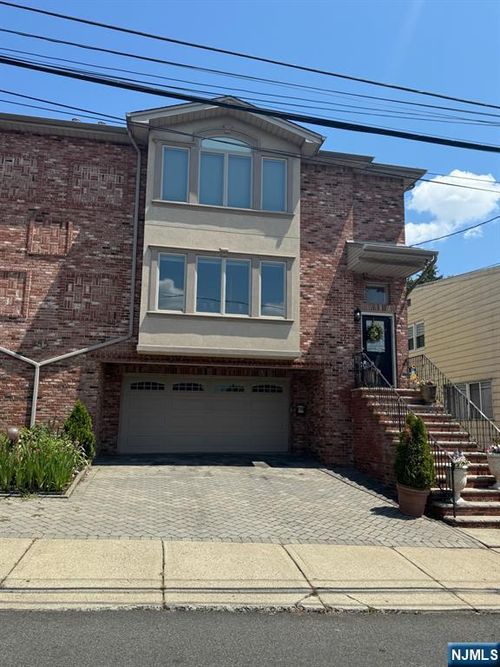385A Roosevelt St, Fairview, NJ, 07022-1777 | Card Image