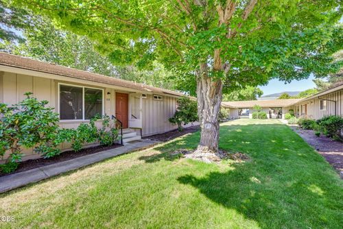 i-2-300 Shafer Ln, Jacksonville, OR, 97530-9666 | Card Image