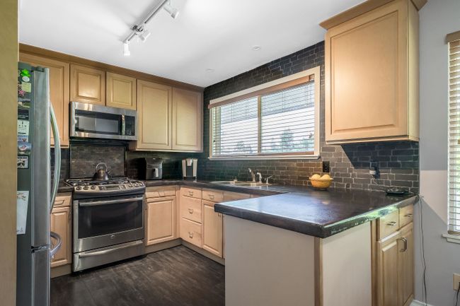 21444 121 Avenue, House other with 5 bedrooms, 2 bathrooms and 4 parking in Maple Ridge BC | Image 11