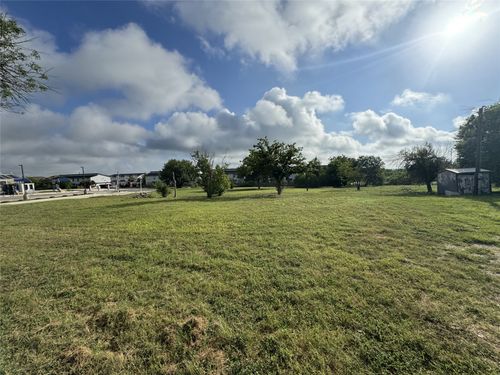 1371 E Fm 150, Kyle, TX, 78640-5018 | Card Image