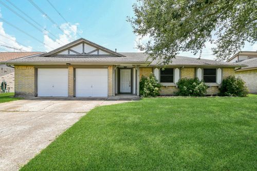 2213 Westside Dr, Deer Park, TX, 77536-3945 | Card Image