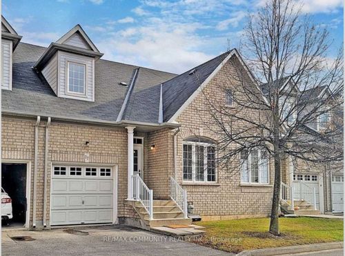 27-19 Niagara Dr, Oshawa, ON, L1G8G2 | Card Image