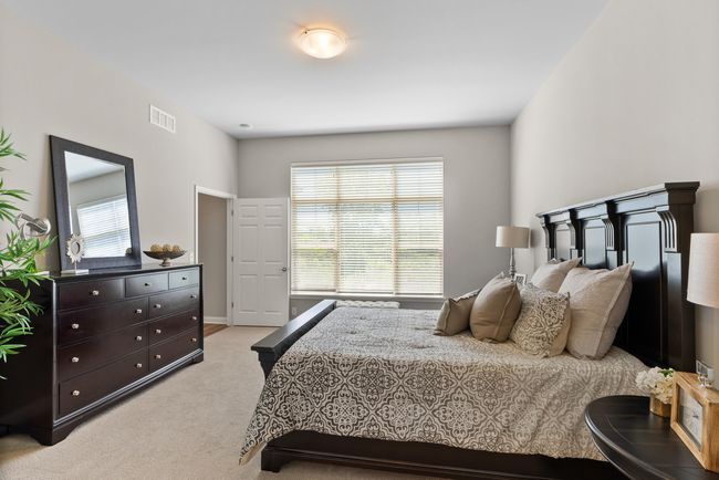 421 Standing Stone Dr, Condo with 2 bedrooms, 2 bathrooms and null parking in Waukesha WI | Image 5