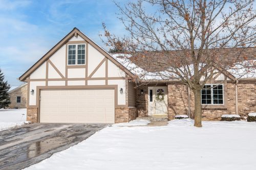 18730 Estate Cir, Brookfield, WI, 53045-2559 | Card Image