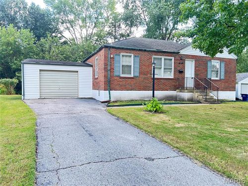 14 Saint Martha Ct, Florissant, MO, 63031-8129 | Card Image